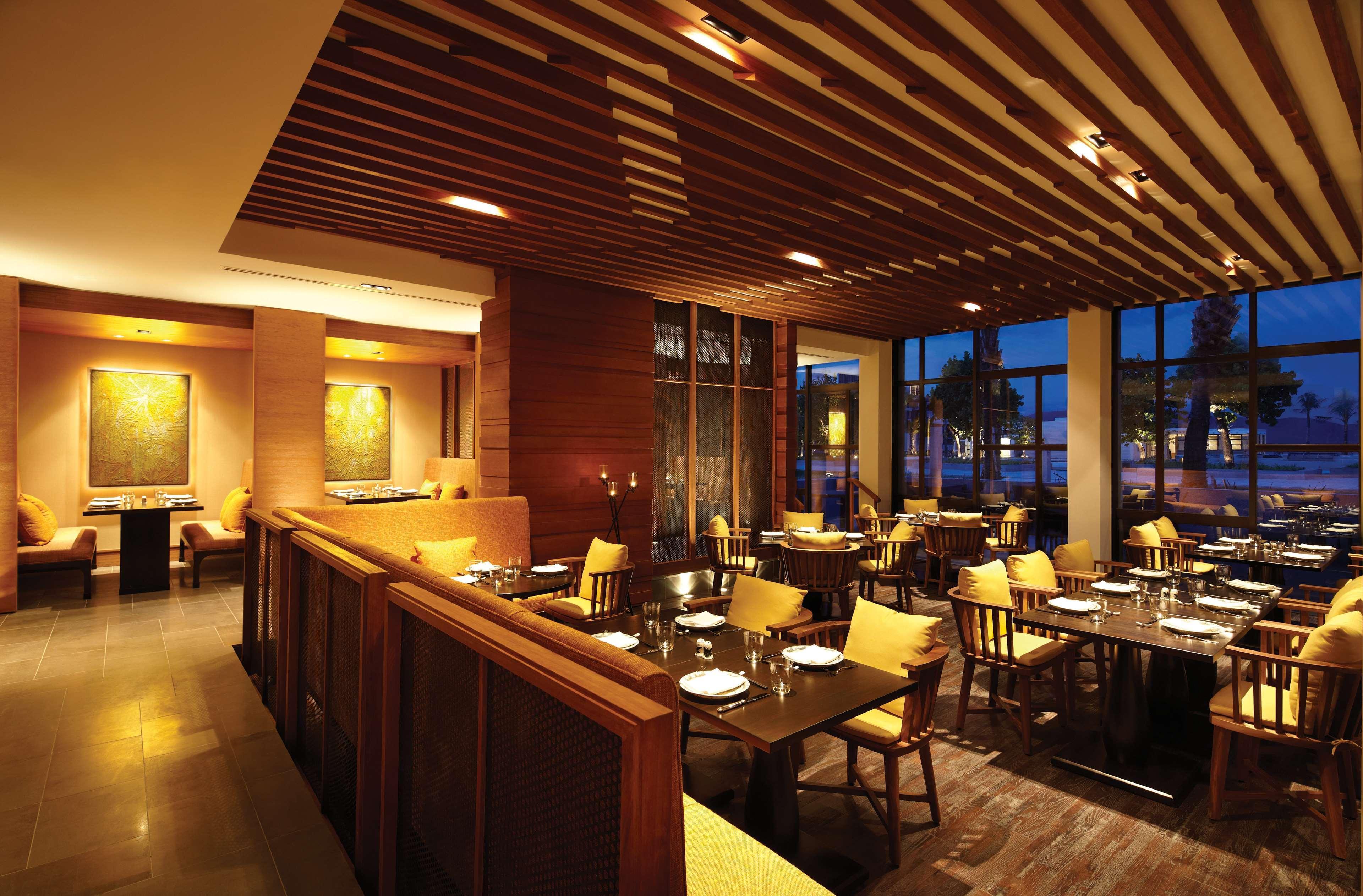 Hyatt Regency Danang Resort And Spa Bagian luar foto The interior of the restaurant