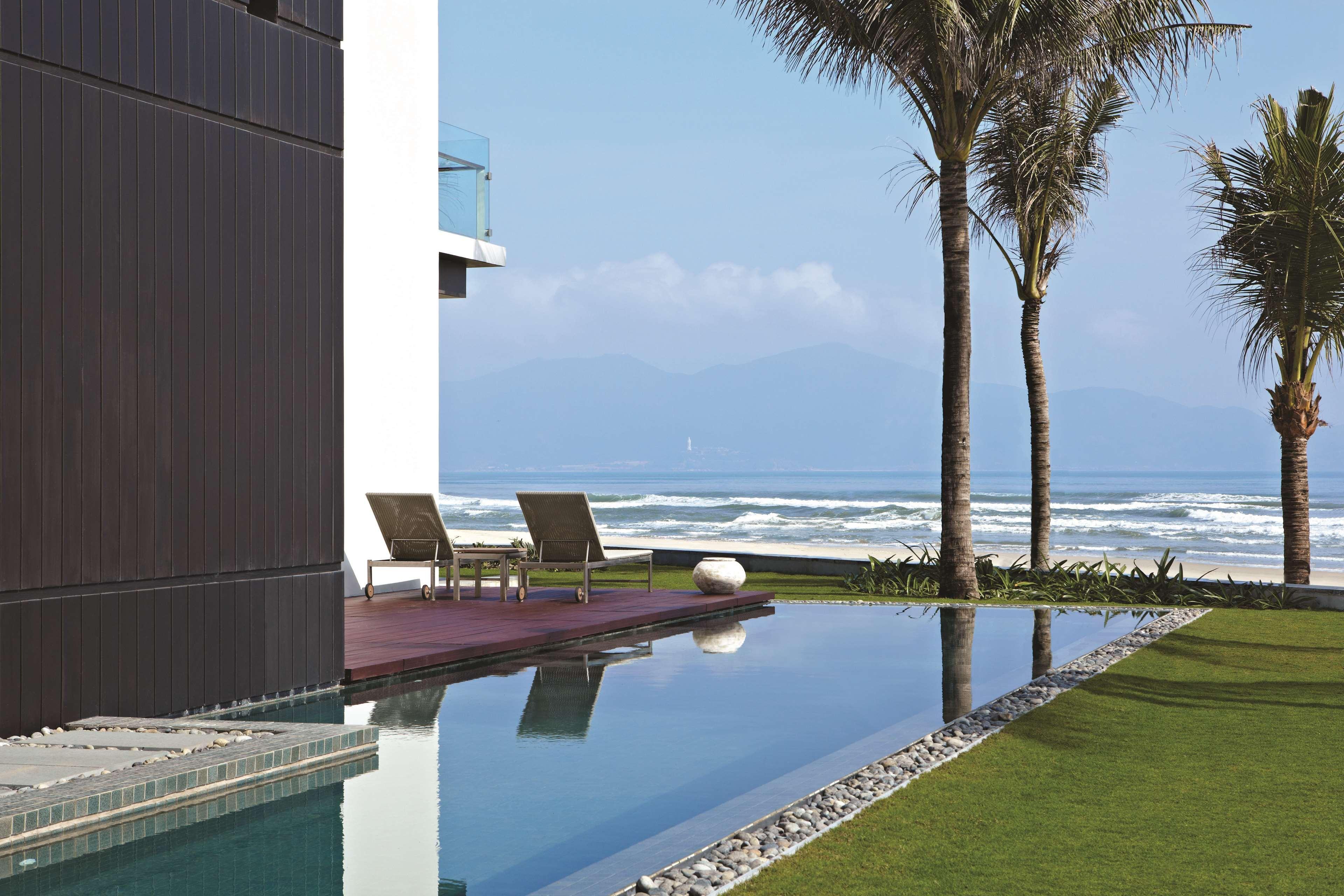Hyatt Regency Danang Resort And Spa Bagian luar foto The beach at the resort