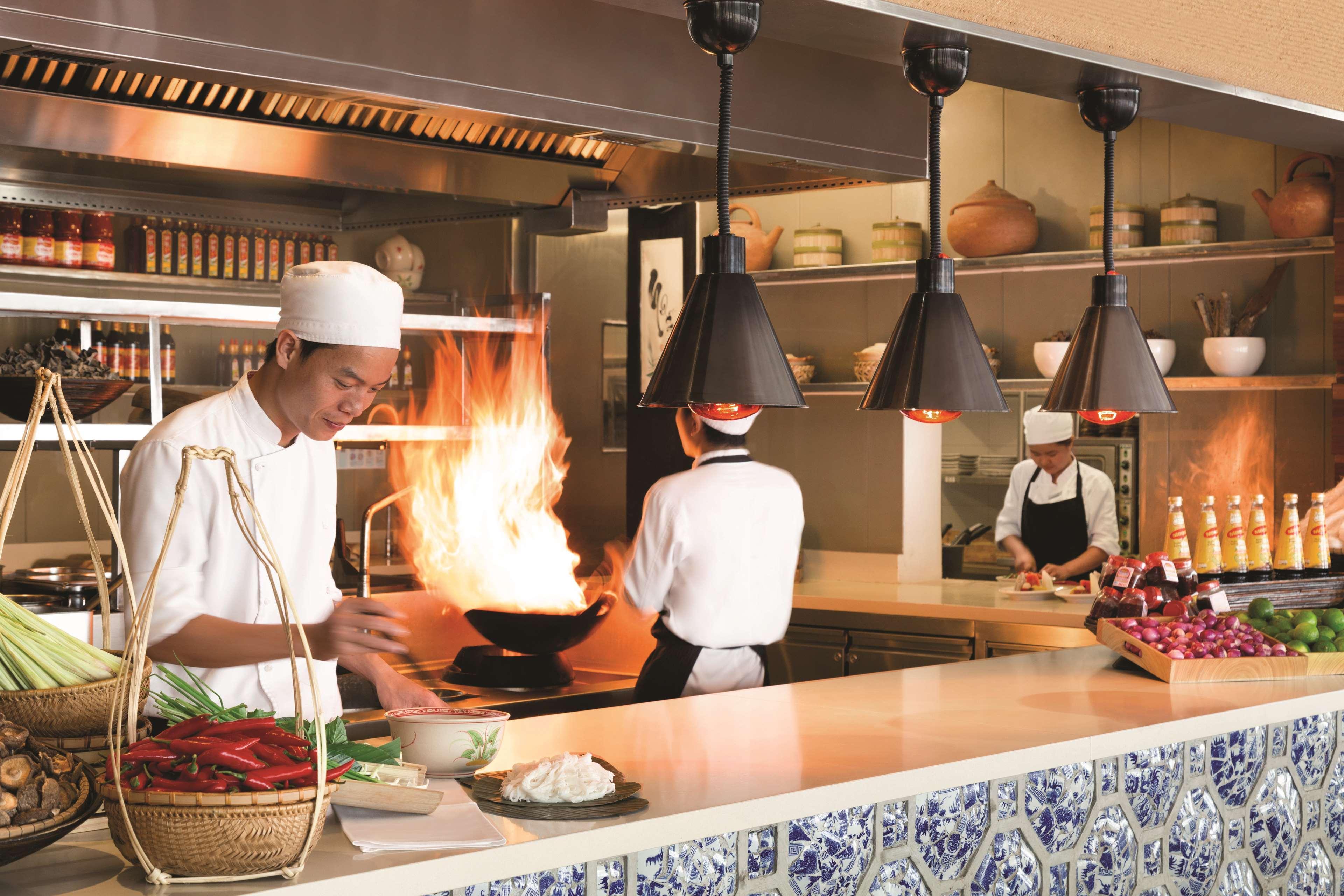Hyatt Regency Danang Resort And Spa Bagian luar foto A restaurant kitchen