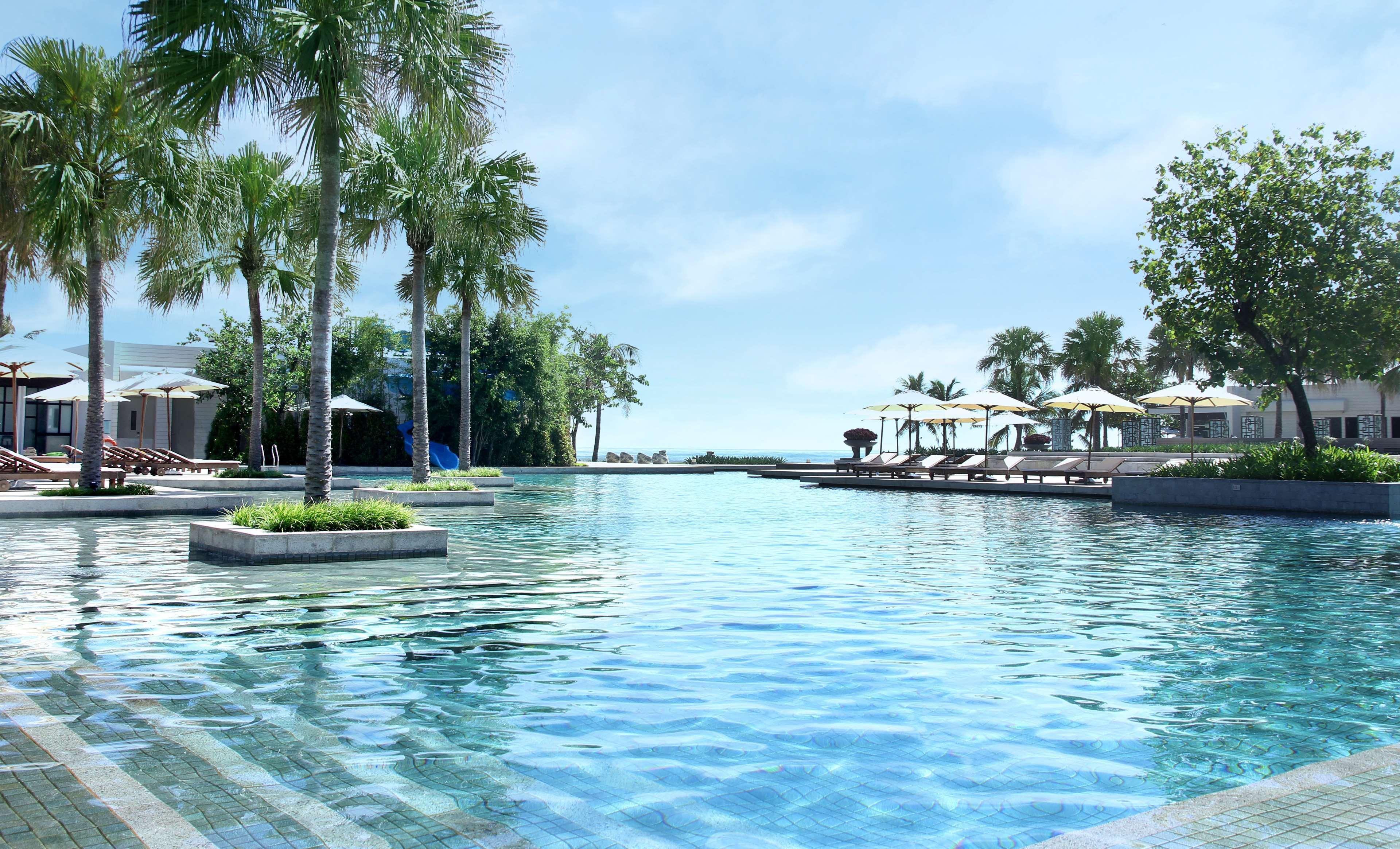 Hyatt Regency Danang Resort And Spa Bagian luar foto The pool at the InterContinental Hua Hin Resort