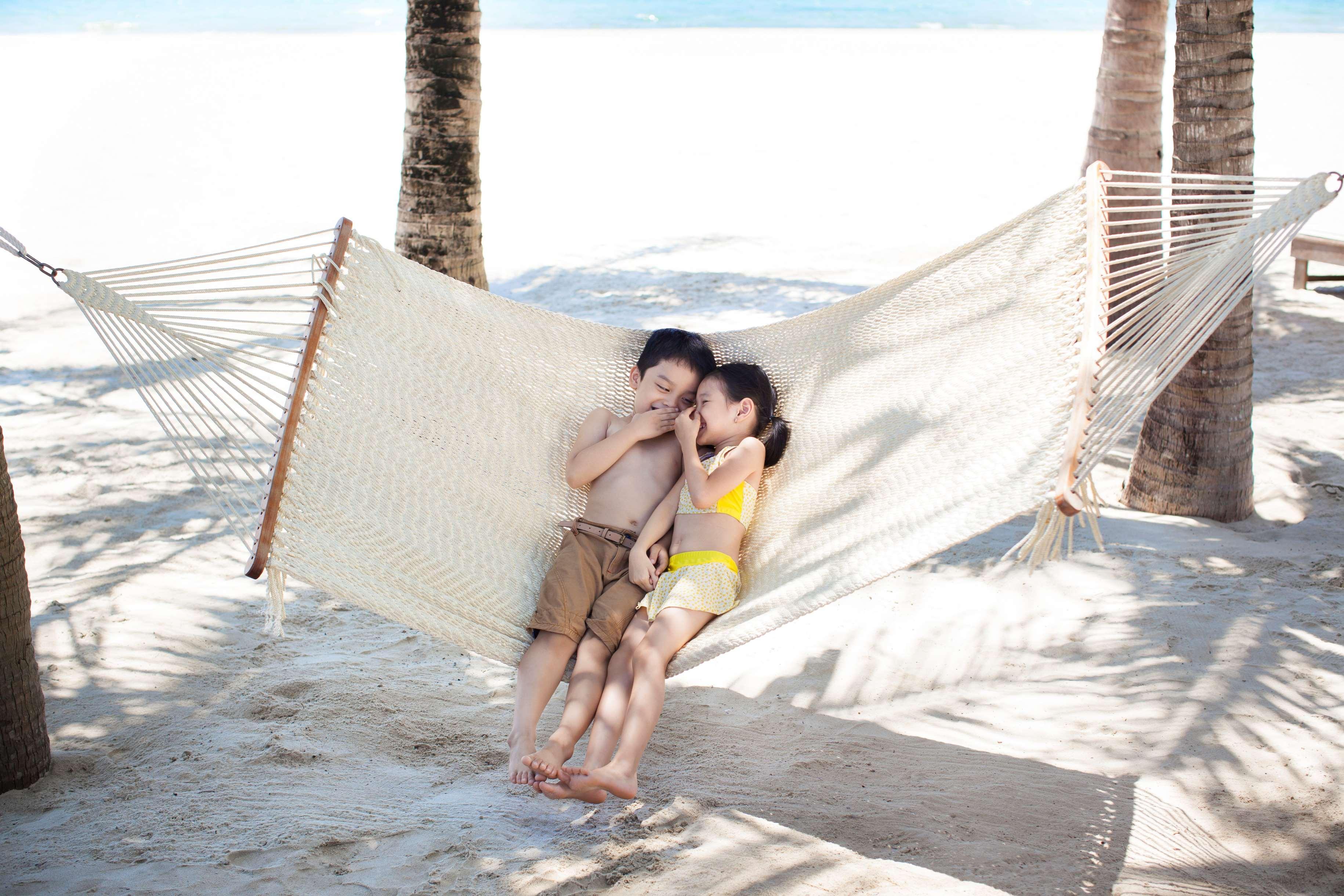 Hyatt Regency Danang Resort And Spa Bagian luar foto Hammock at the beach
