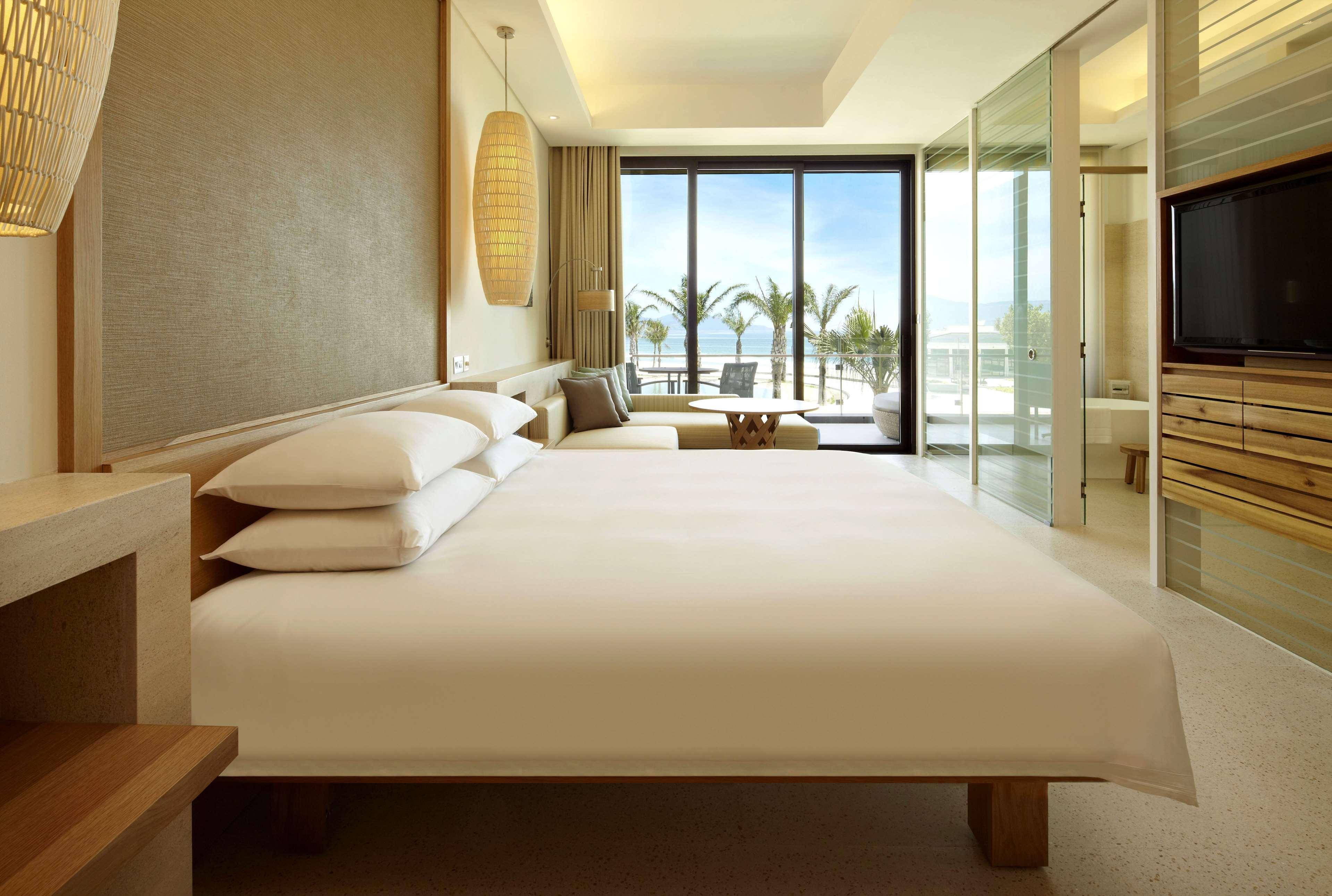 Hyatt Regency Danang Resort And Spa Bagian luar foto Deluxe Ocean View Room