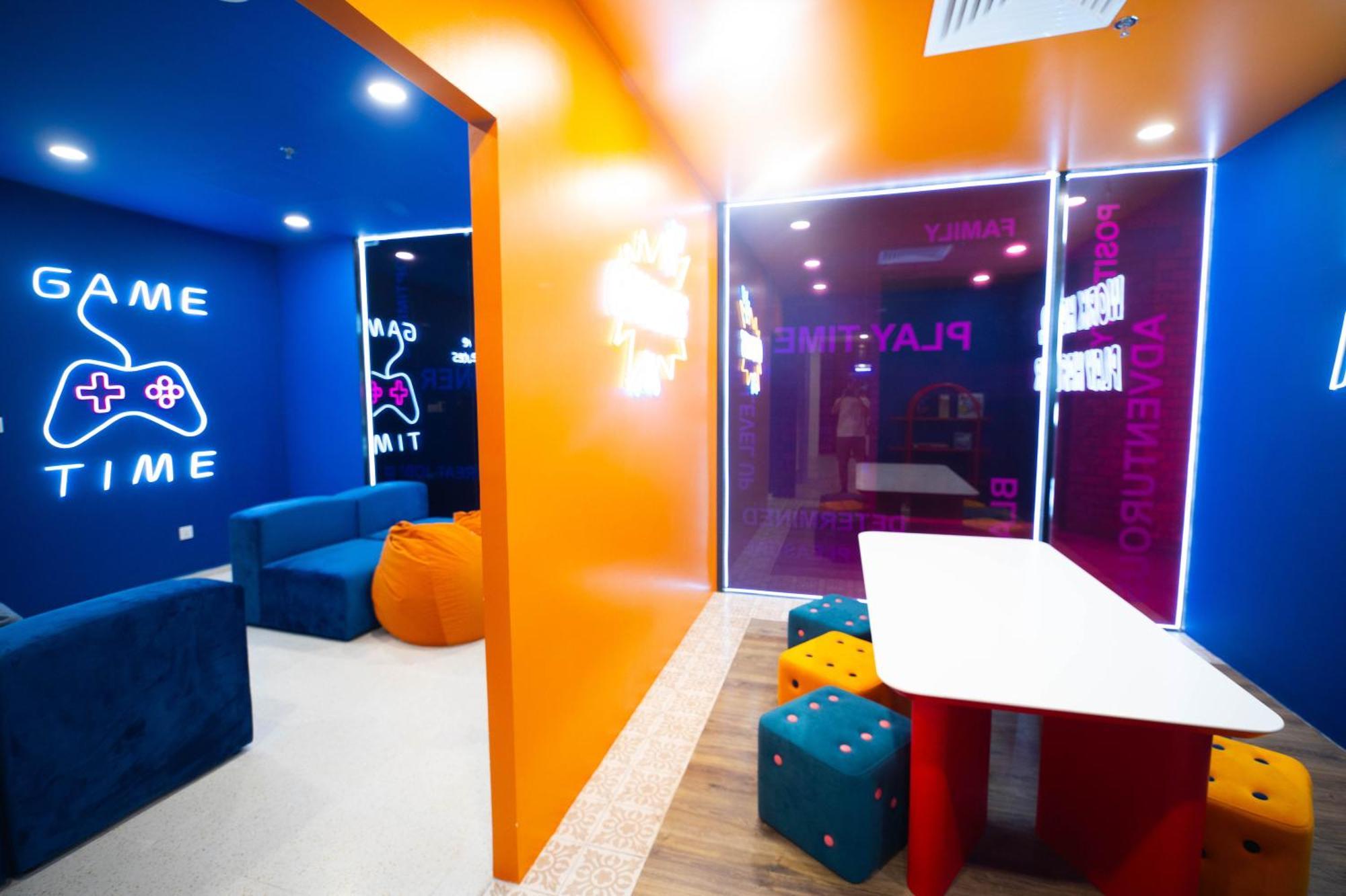Hyatt Regency Danang Resort And Spa Bagian luar foto The interior of a typical meeting room at the MIT Media Lab