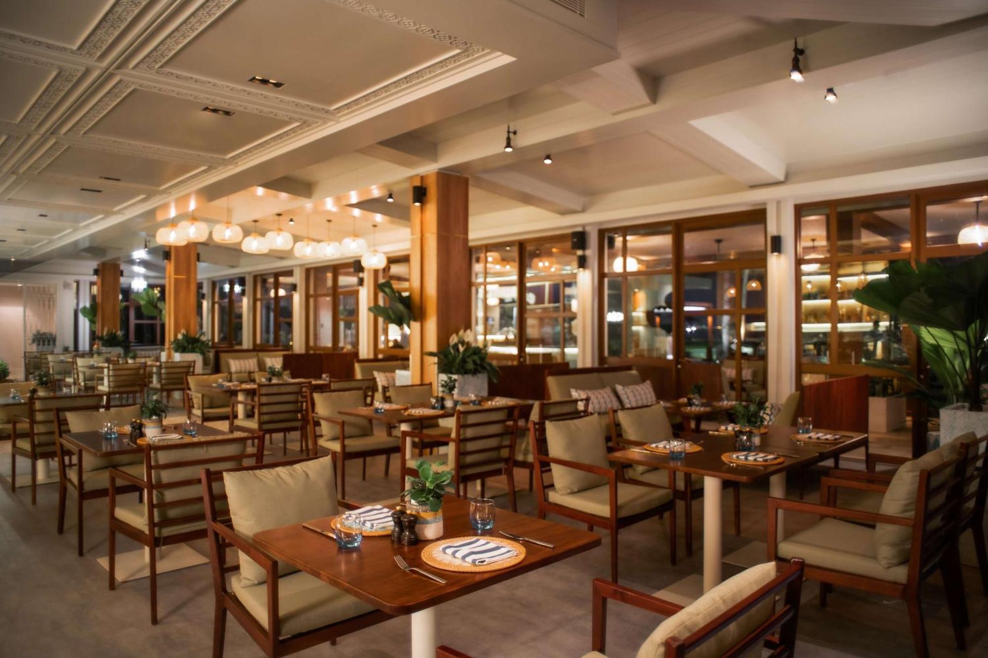 Hyatt Regency Danang Resort And Spa Bagian luar foto The interior of the restaurant