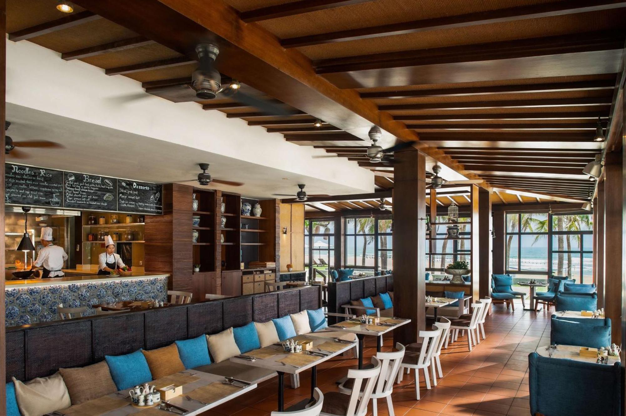Hyatt Regency Danang Resort And Spa Bagian luar foto The Beach Club