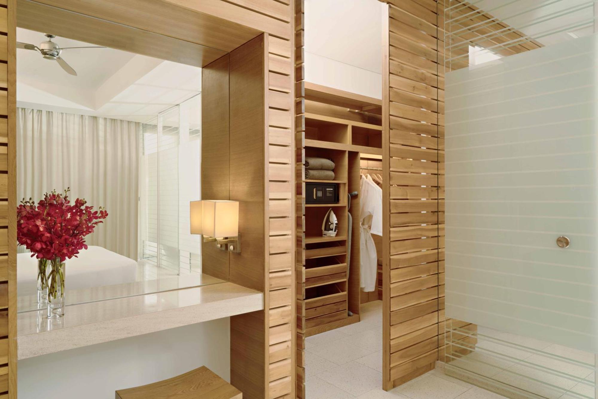 Hyatt Regency Danang Resort And Spa Bagian luar foto A walk-in closet