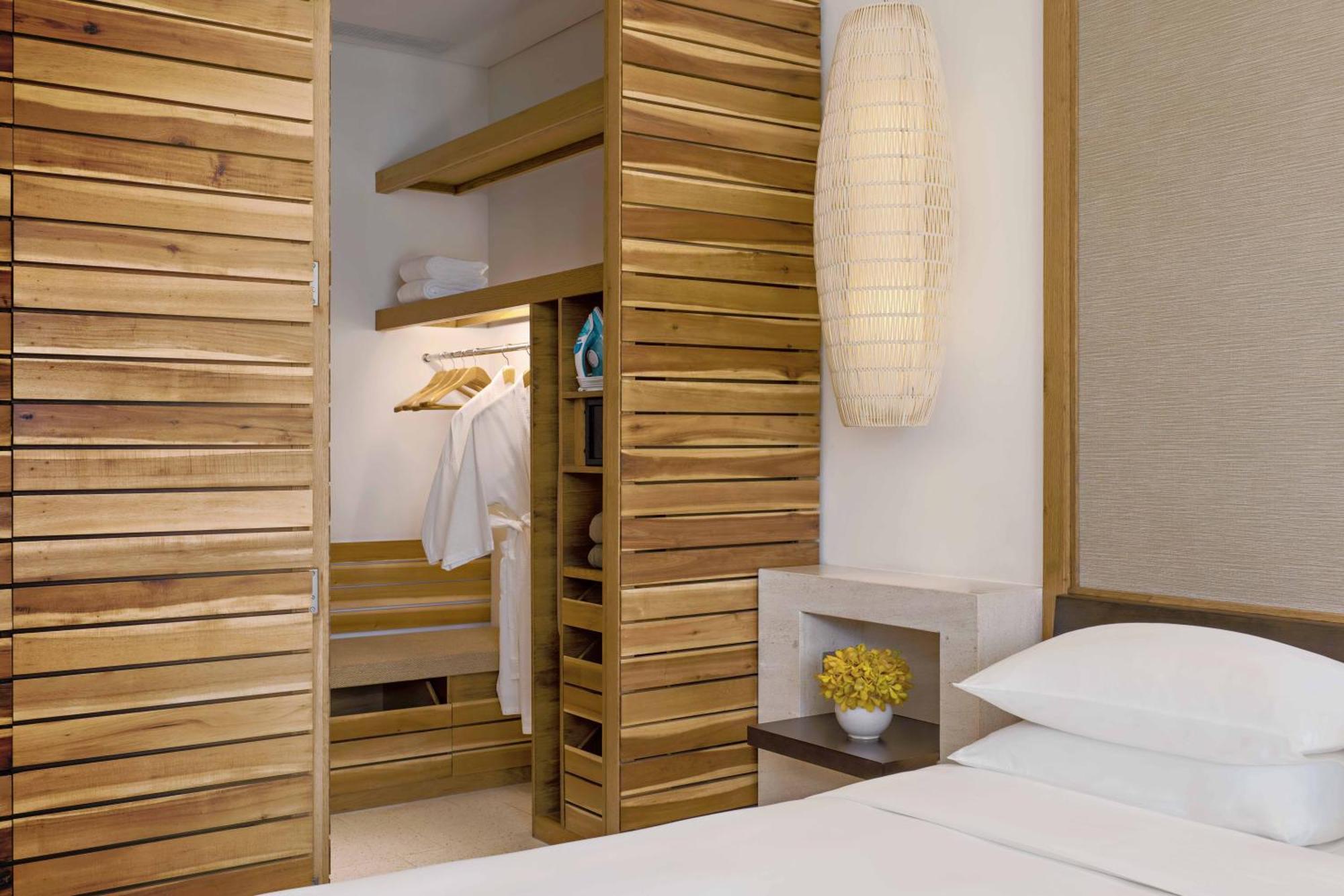 Hyatt Regency Danang Resort And Spa Bagian luar foto A room at the hotel